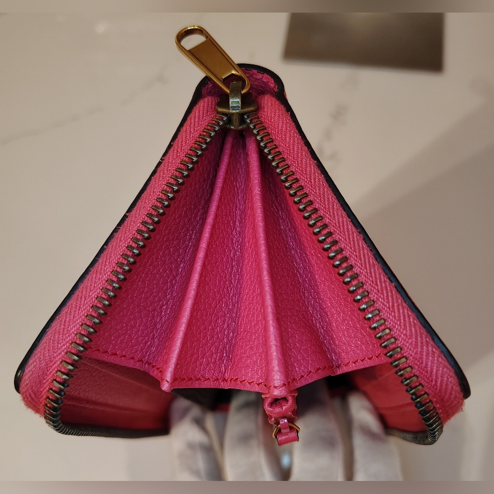Gucci Pink Leather Zip-Around Wallet - Picture 10 of 13